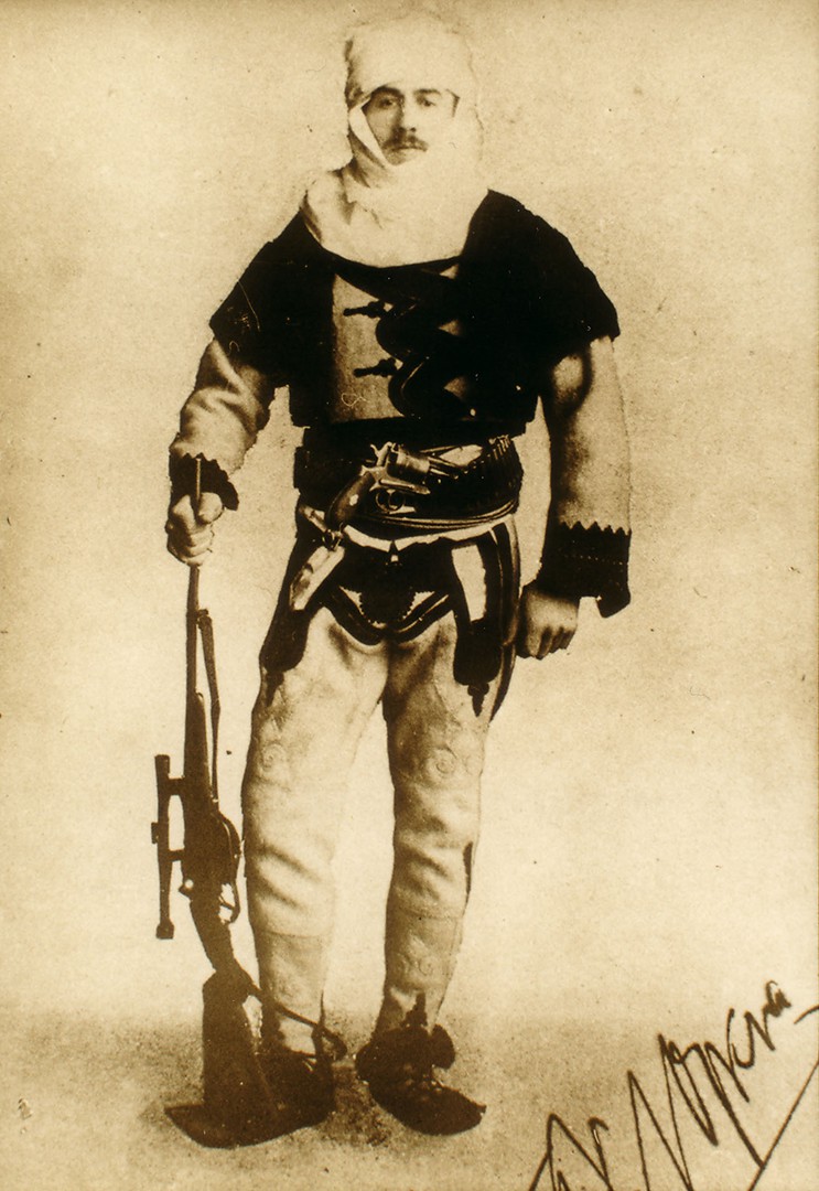 Baron Nopcsa in Albanian uniform (1915). Imagen disponible bajo licencia Creative Commons CC0.