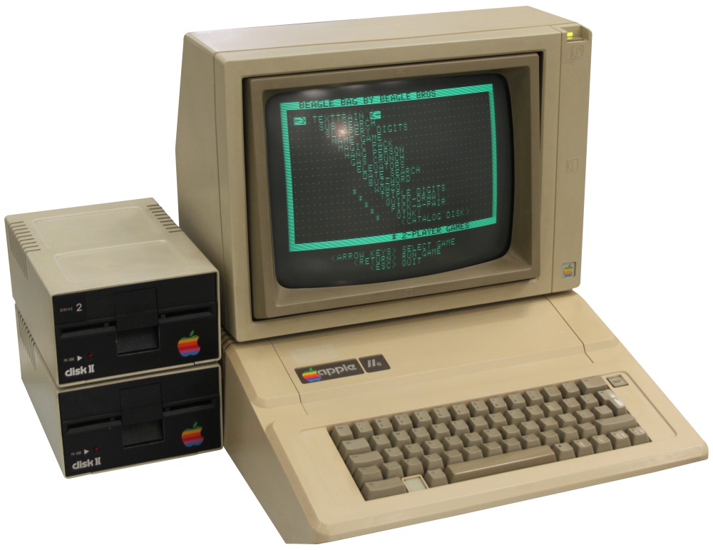 An apple 2e, from computinghistory.org.uk