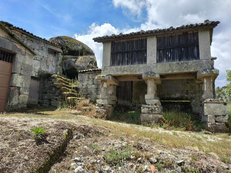 Abandoned grain stores and derilict stone buildings are a key feature of the settlements in this area.